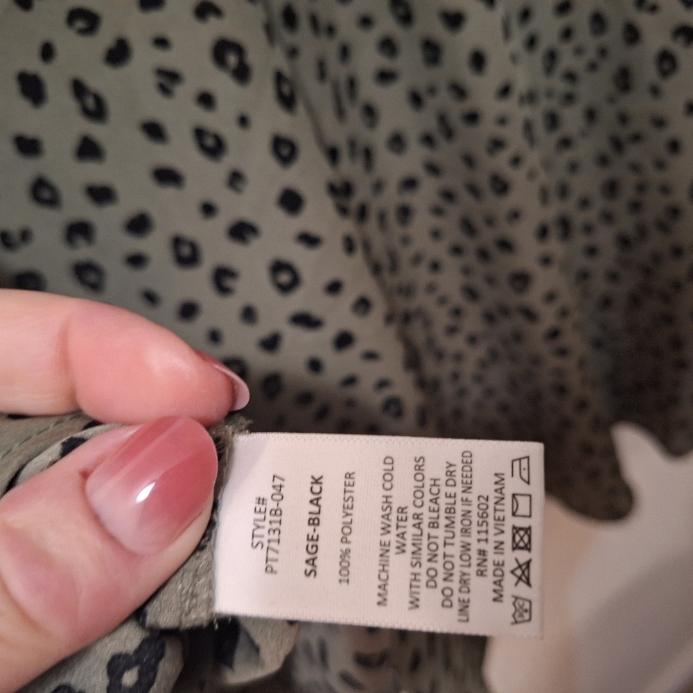 Olive Green Leopard Print Women's Top 3x - Picture 6 of 7